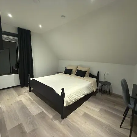 Bed & Breakfast Jagdschloesschen 3*