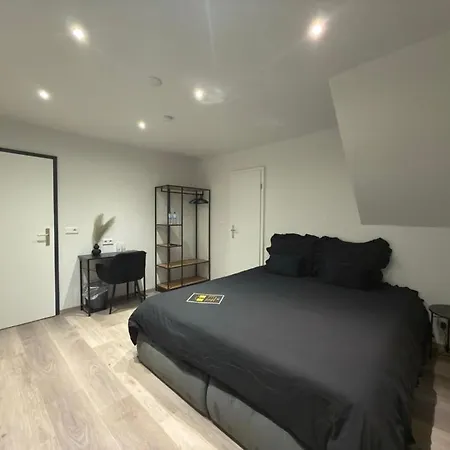 Jagdschloesschen Bed & Breakfast 3*