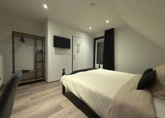 Jagdschloesschen Bed & Breakfast