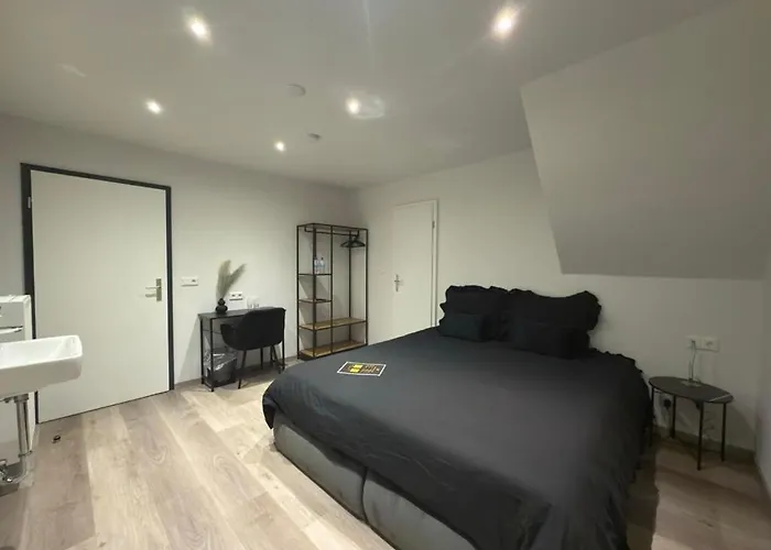 Jagdschloesschen Bed & Breakfast 3*